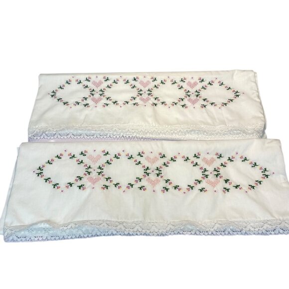 Vtg Set of 2 Hand Embroidered Pillowcases Lace Trim Pastel Floral Heart Design - Picture 1 of 6